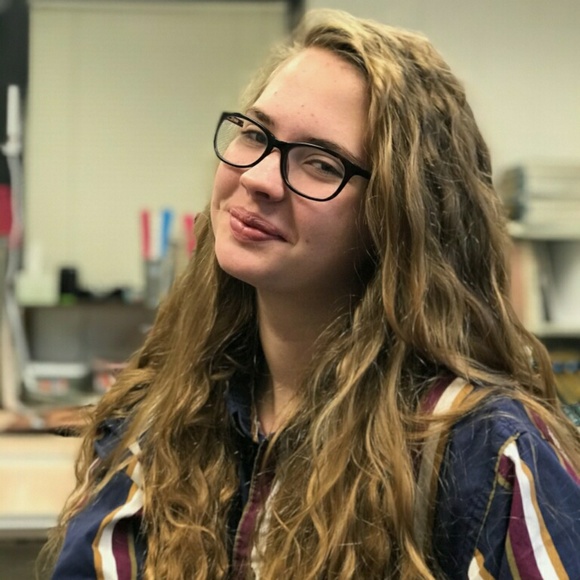 Meet your Posher, Madi - Picture 1 of 2